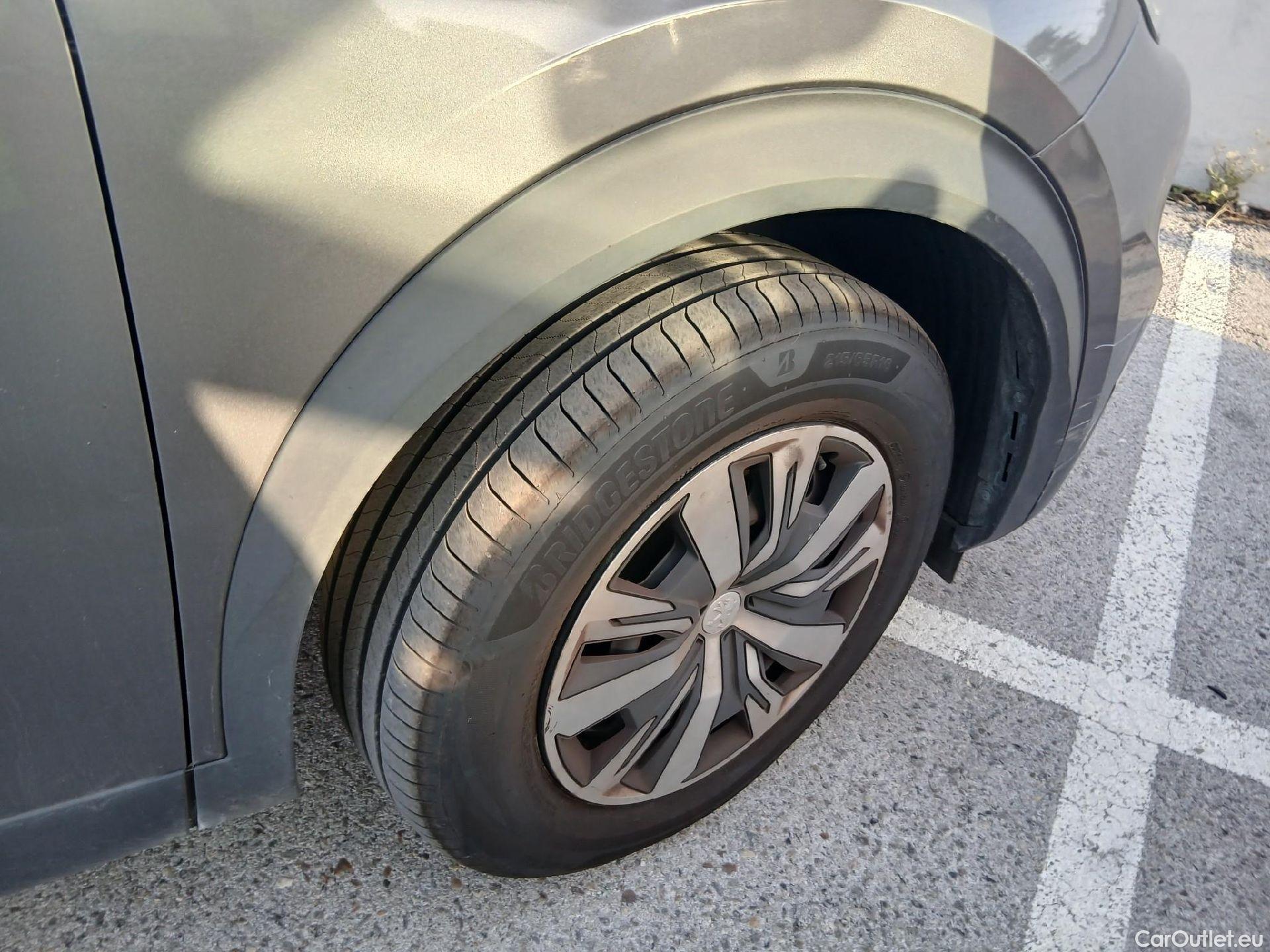  Peugeot  2008 PEUGEOT  / 2019 / 5P / todoterreno Active BlueHDI 81kW (110CV) #51