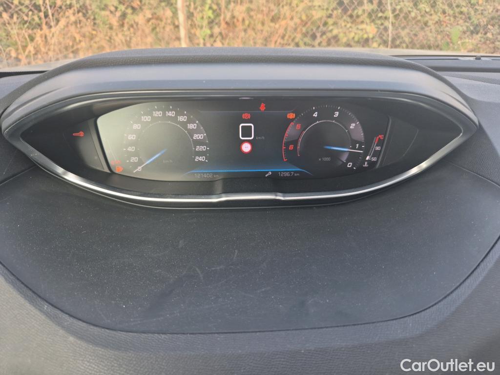  Peugeot  3008 PEUGEOT  / 2020 / 5P / todoterreno 1.5 BlueHDi 96kW (130CV) S&S Active Pack #32
