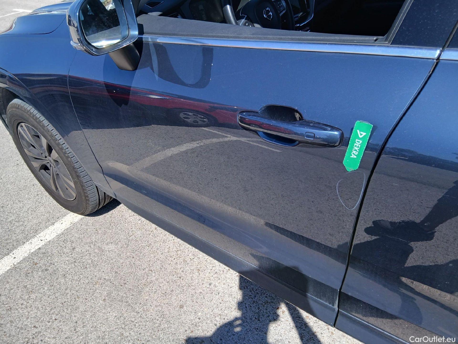  Volvo  XC60 VOLVO  / 2017 / 5P / todoterreno 2.0 B4 D Momentum Pro Auto #10