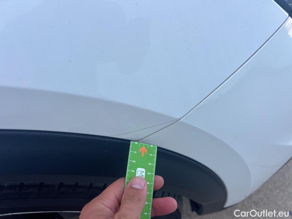  Peugeot  2008 PEUGEOT  / 2019 / 5P / todoterreno Allure BlueHDI 100 S&S BVM6 (AC) #21