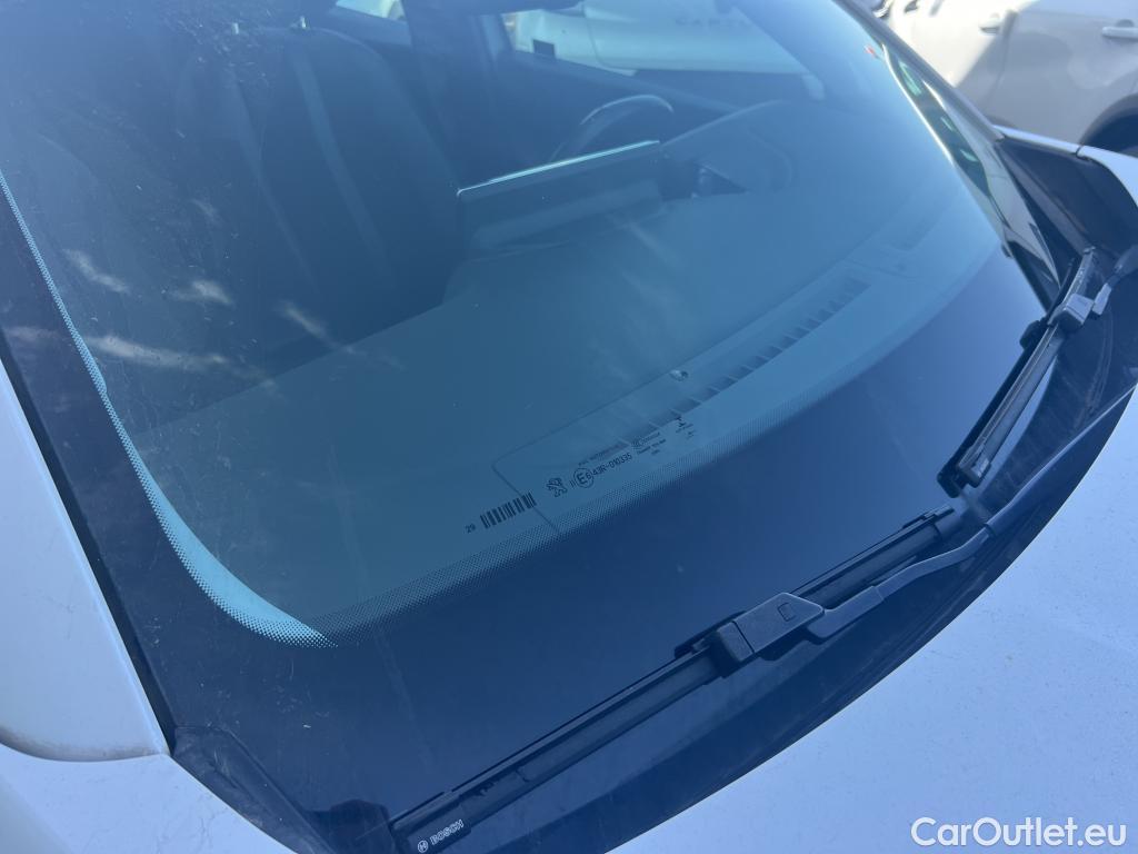  Peugeot  2008 PEUGEOT  / 2019 / 5P / todoterreno Allure BlueHDI 100 S&S BVM6 (AC) #1