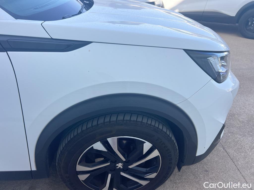  Peugeot  2008 PEUGEOT  / 2019 / 5P / todoterreno Allure BlueHDI 100 S&S BVM6 (AC) #20