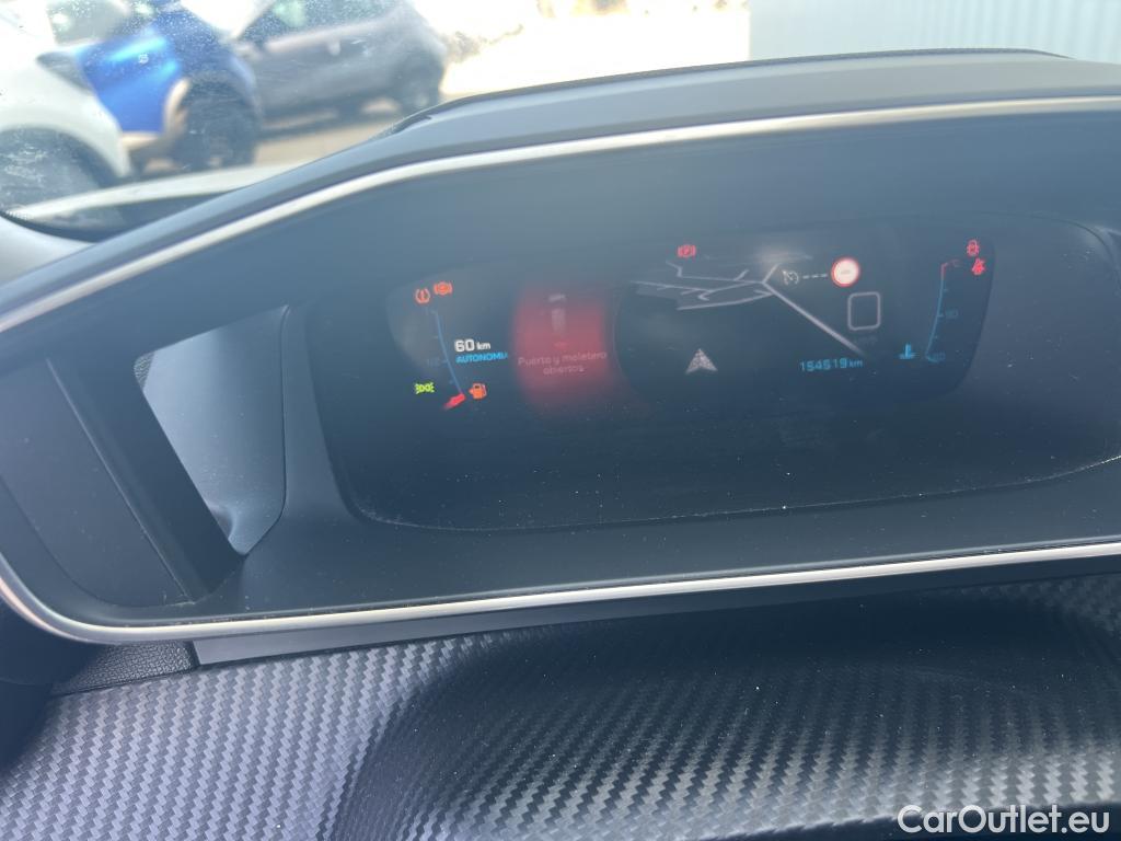  Peugeot  2008 PEUGEOT  / 2019 / 5P / todoterreno Allure BlueHDI 100 S&S BVM6 (AC) #34