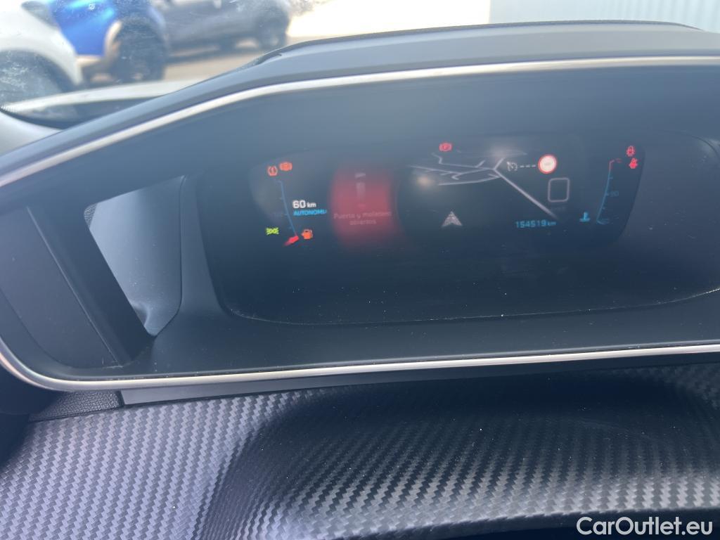  Peugeot  2008 PEUGEOT  / 2019 / 5P / todoterreno Allure BlueHDI 100 S&S BVM6 (AC) #33