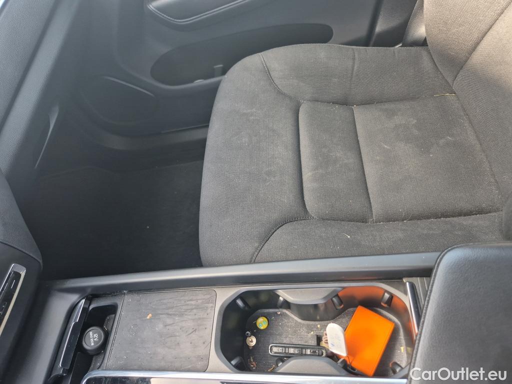  Volvo  XC60 VOLVO  / 2017 / 5P / todoterreno 2.0 B4 D Momentum Auto #18