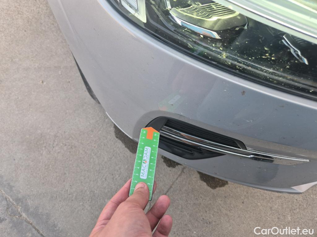 Volvo  XC60 VOLVO  / 2017 / 5P / todoterreno 2.0 B4 D Momentum Auto #10