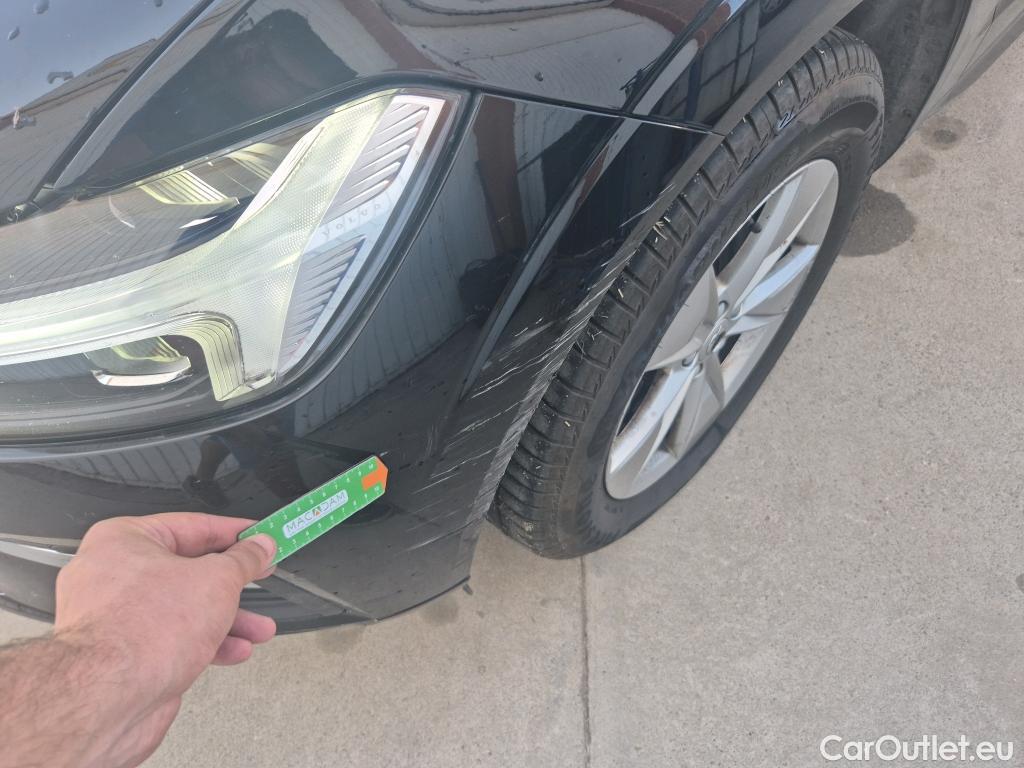  Volvo  XC60 VOLVO  / 2017 / 5P / todoterreno 2.0 B4 D Core Auto #32