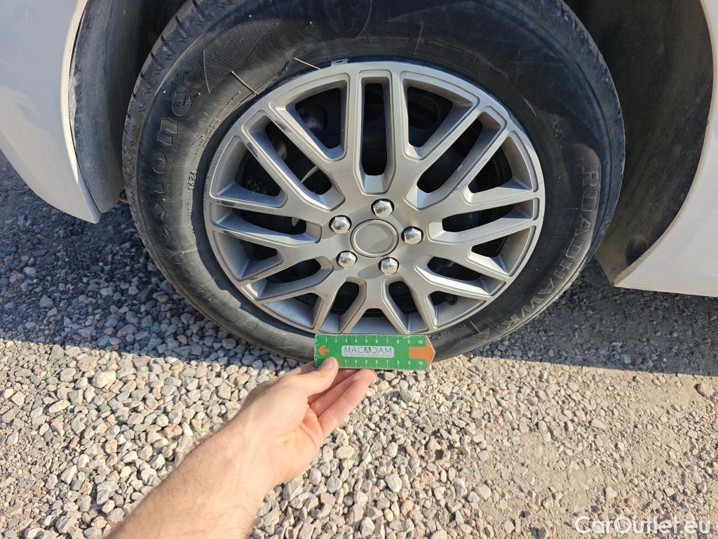  Peugeot  208 PEUGEOT  / 2019 / 5P / berlina con portón BlueHDi 73kW (100CV) Active #41