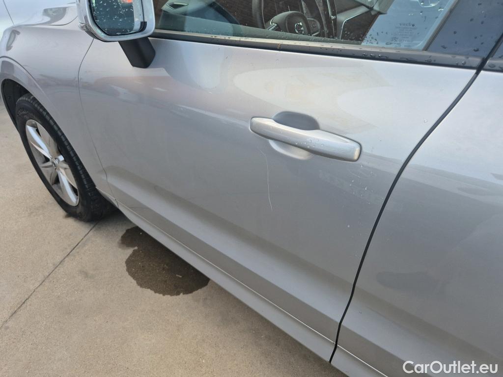 Volvo  XC60 VOLVO  / 2017 / 5P / todoterreno 2.0 B4 D Momentum Auto #1