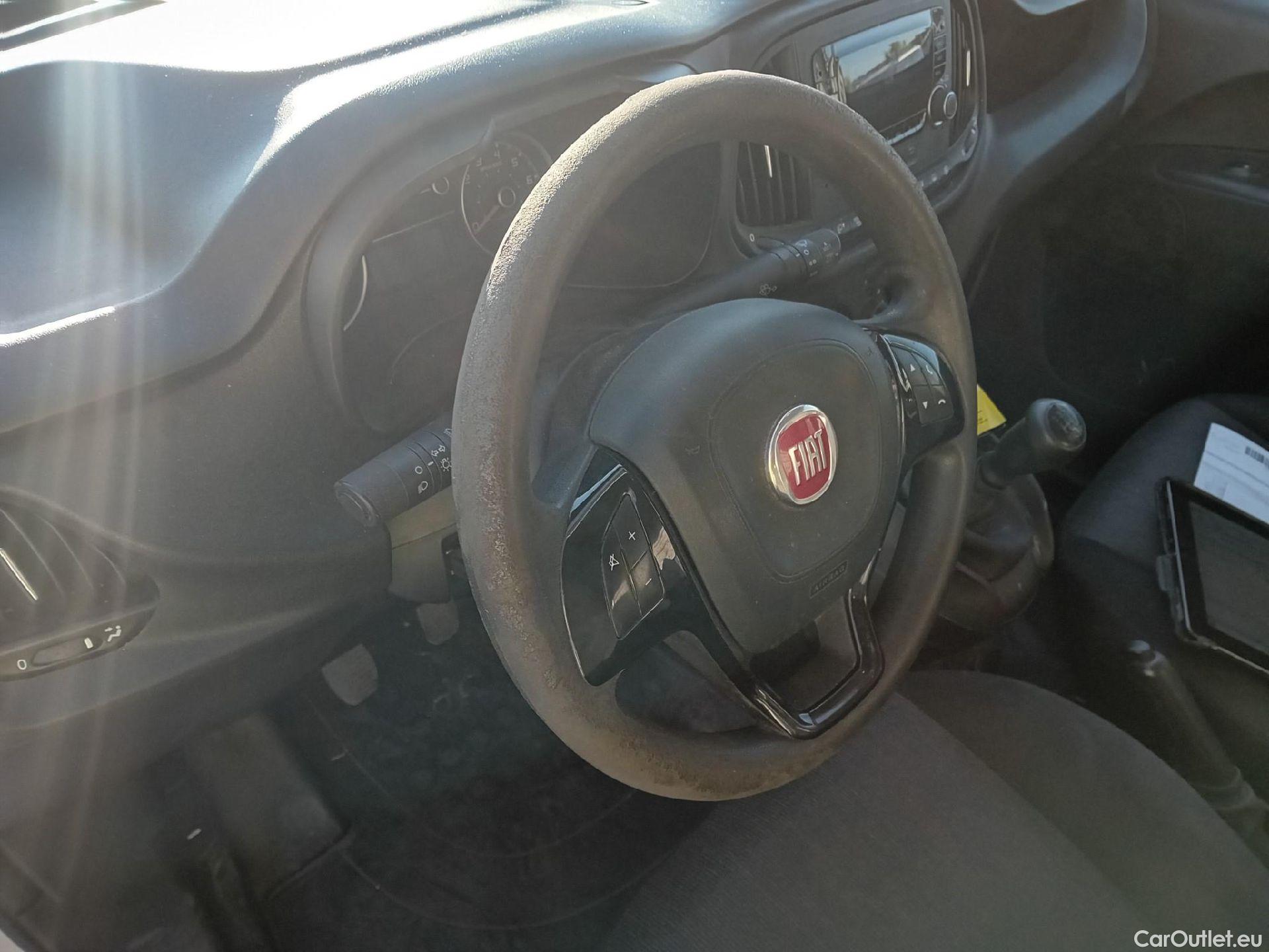  Fiat  Doblo FIAT Doblò Cargo/2015/4P/furgón derivado de turismo Cargo SX 1.3 Mjet 70 kW (95 CV) #6