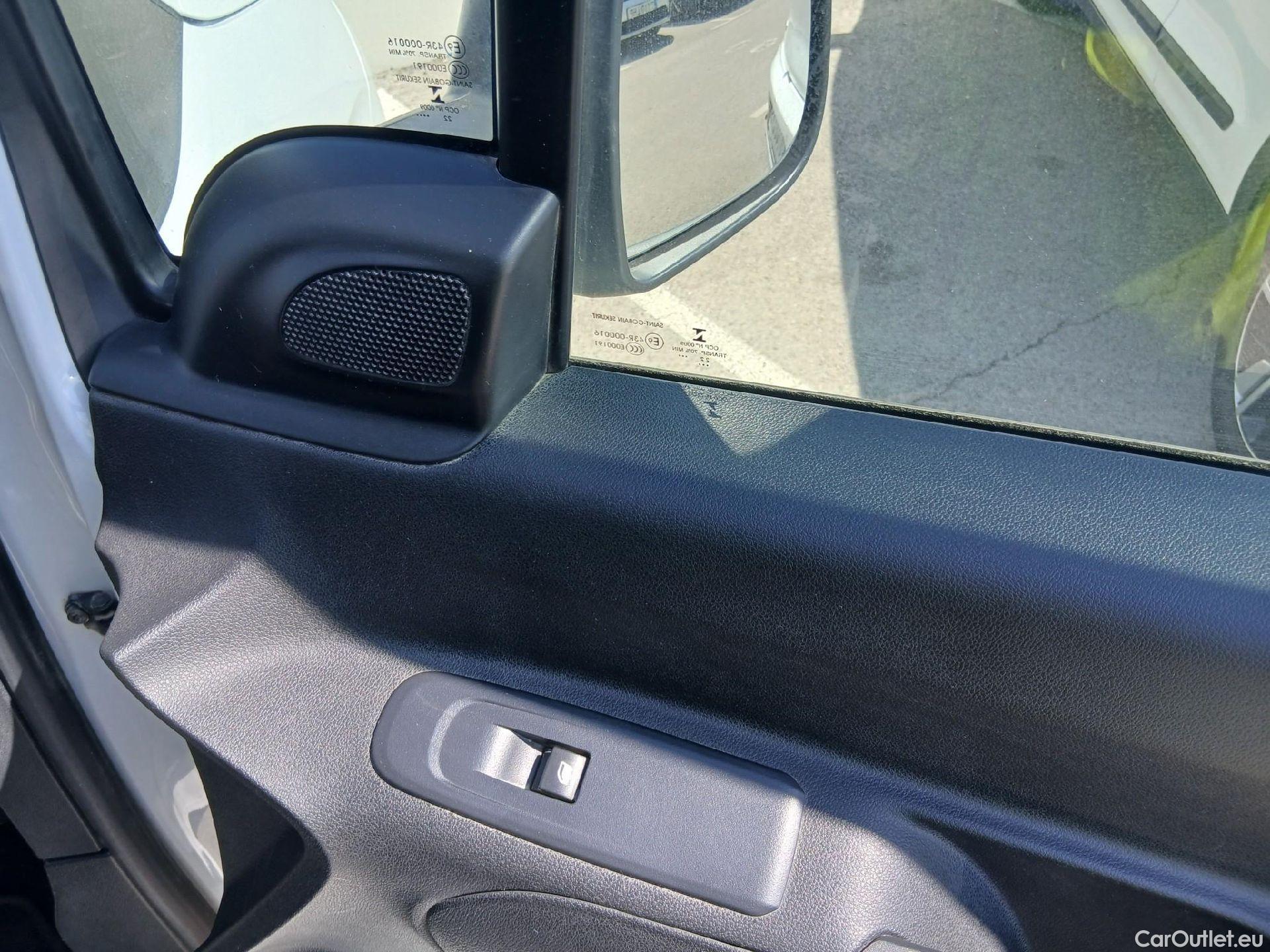  Citroen  Berlingo CITROEN  / 2018 / 4P / combi Talla M BlueHDi 100 S&S LIVE PACK BUSINE #2