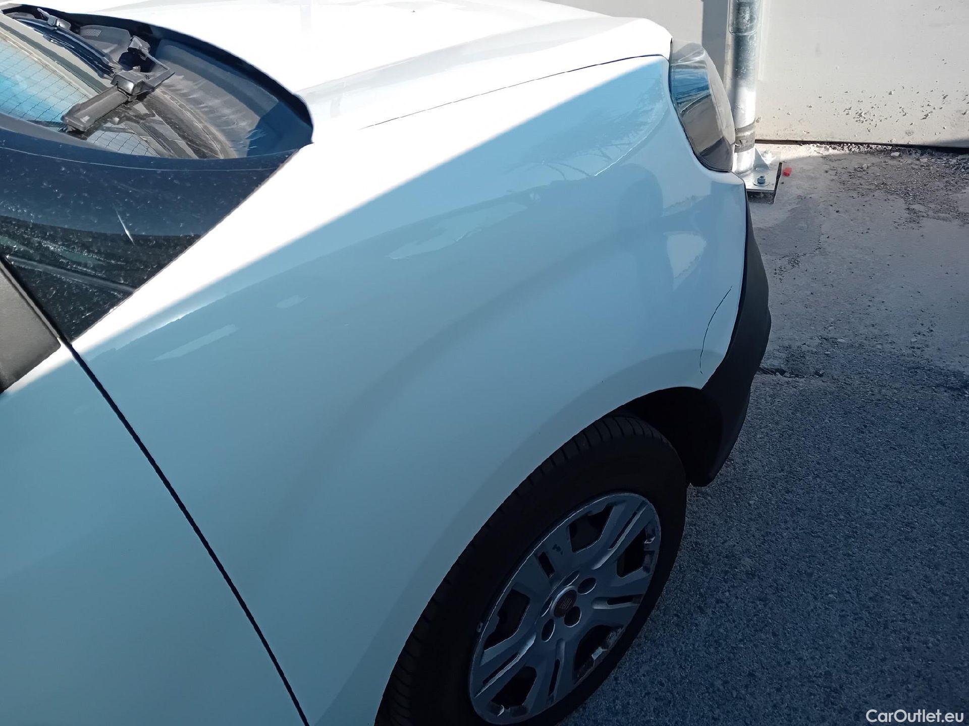  Fiat  Doblo FIAT Doblò Cargo/2015/4P/furgón derivado de turismo Cargo SX 1.3 Mjet 70 kW (95 CV) #44