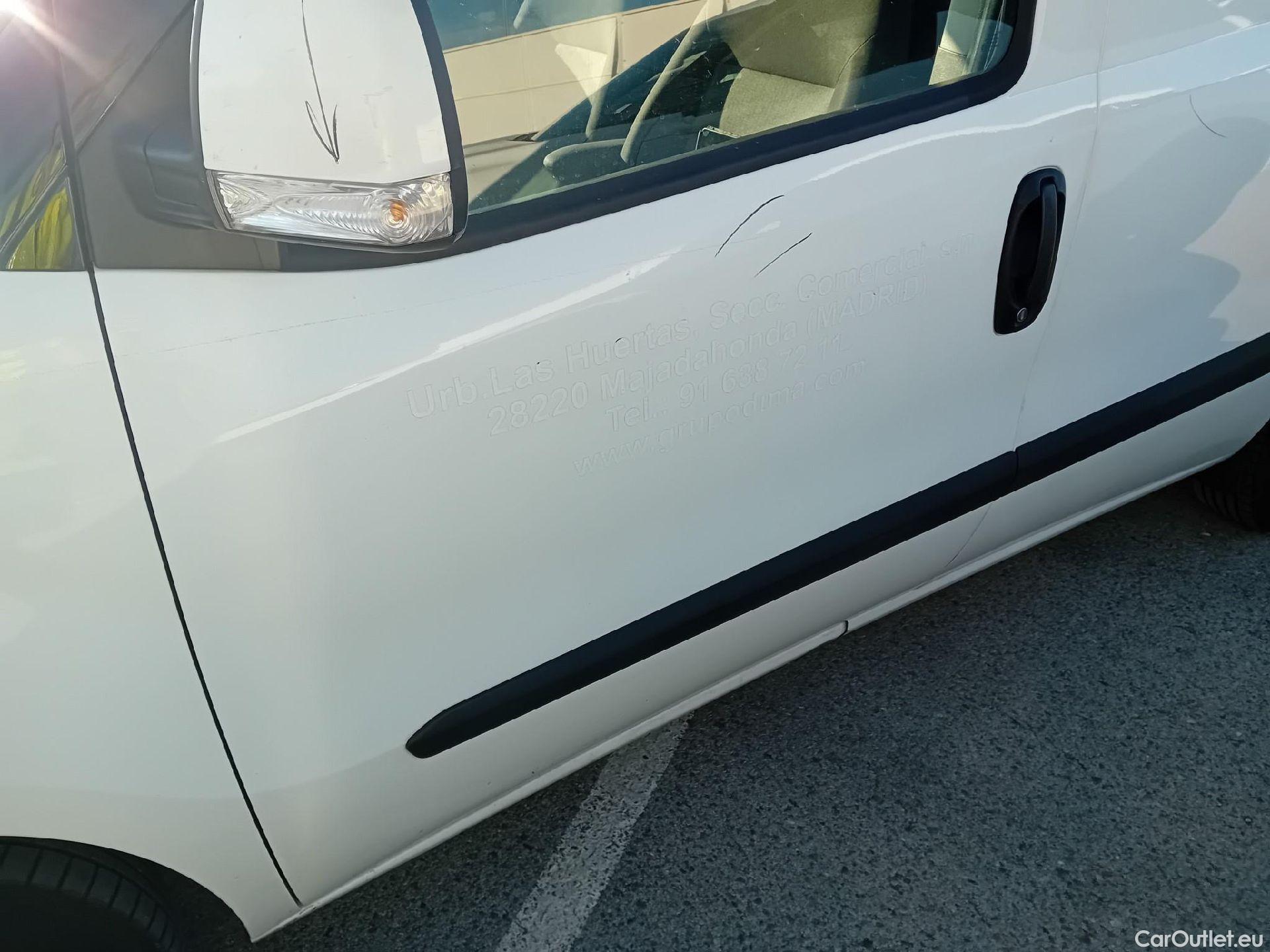  Fiat  Doblo FIAT Doblò Cargo/2015/4P/furgón derivado de turismo Cargo SX 1.3 Mjet 70 kW (95 CV) #24