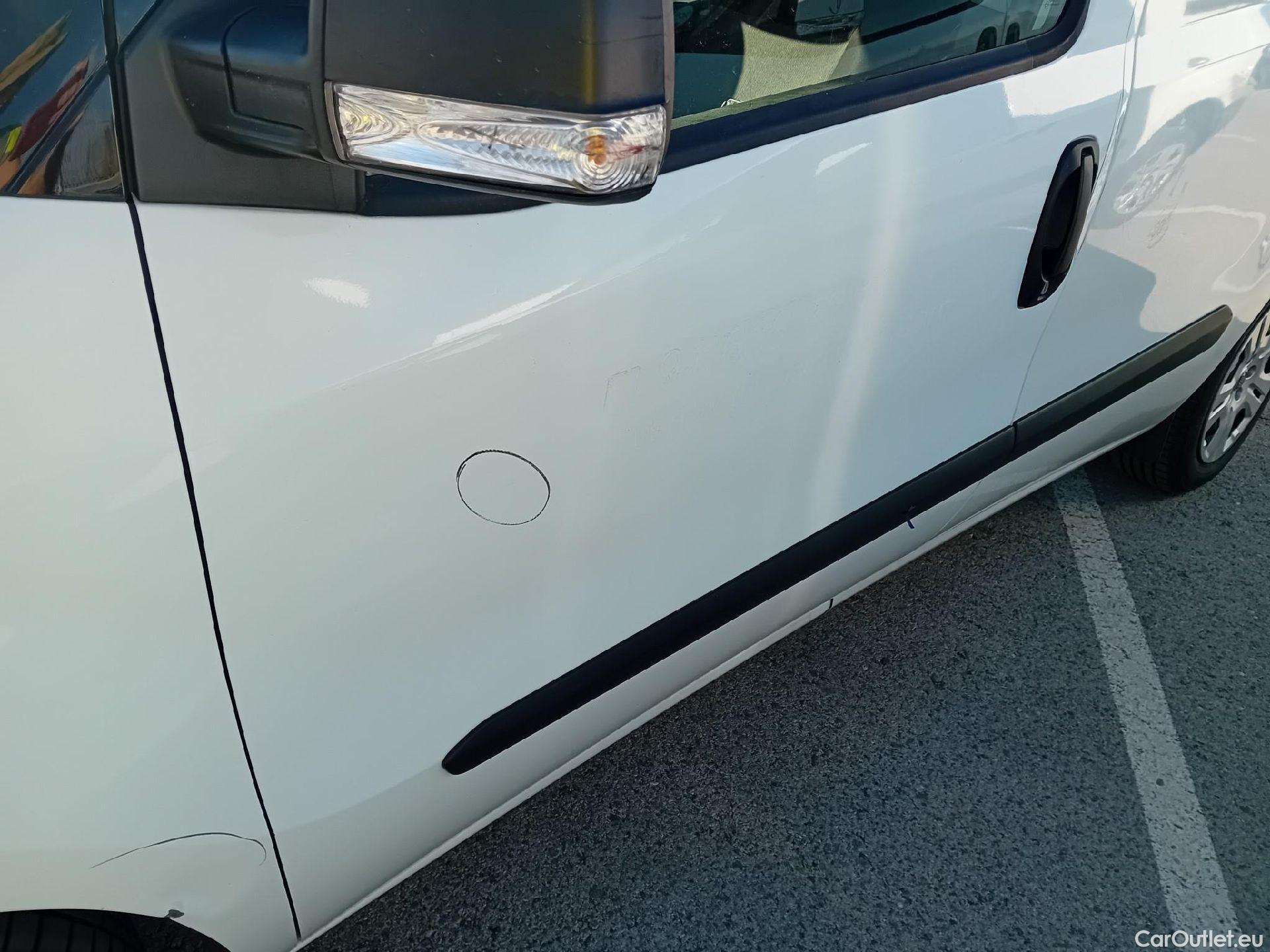  Fiat  Doblo FIAT Doblò Cargo/2015/4P/furgón derivado de turismo Cargo SX 1.3 Mjet 70 kW (95 CV) #17