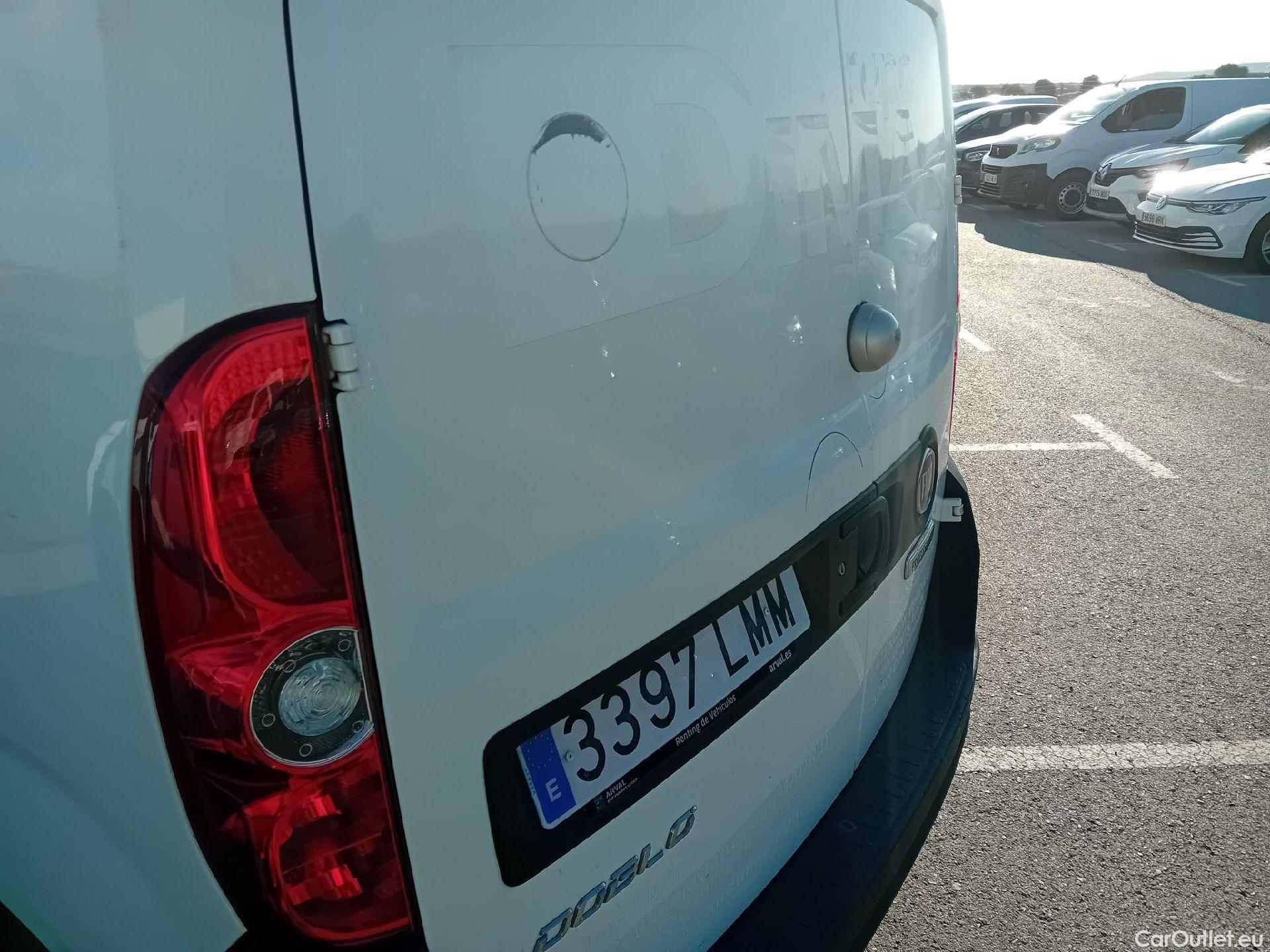  Fiat  Doblo FIAT Doblò Cargo/2015/4P/furgón derivado de turismo Cargo SX 1.3 Mjet 70 kW (95 CV) #35