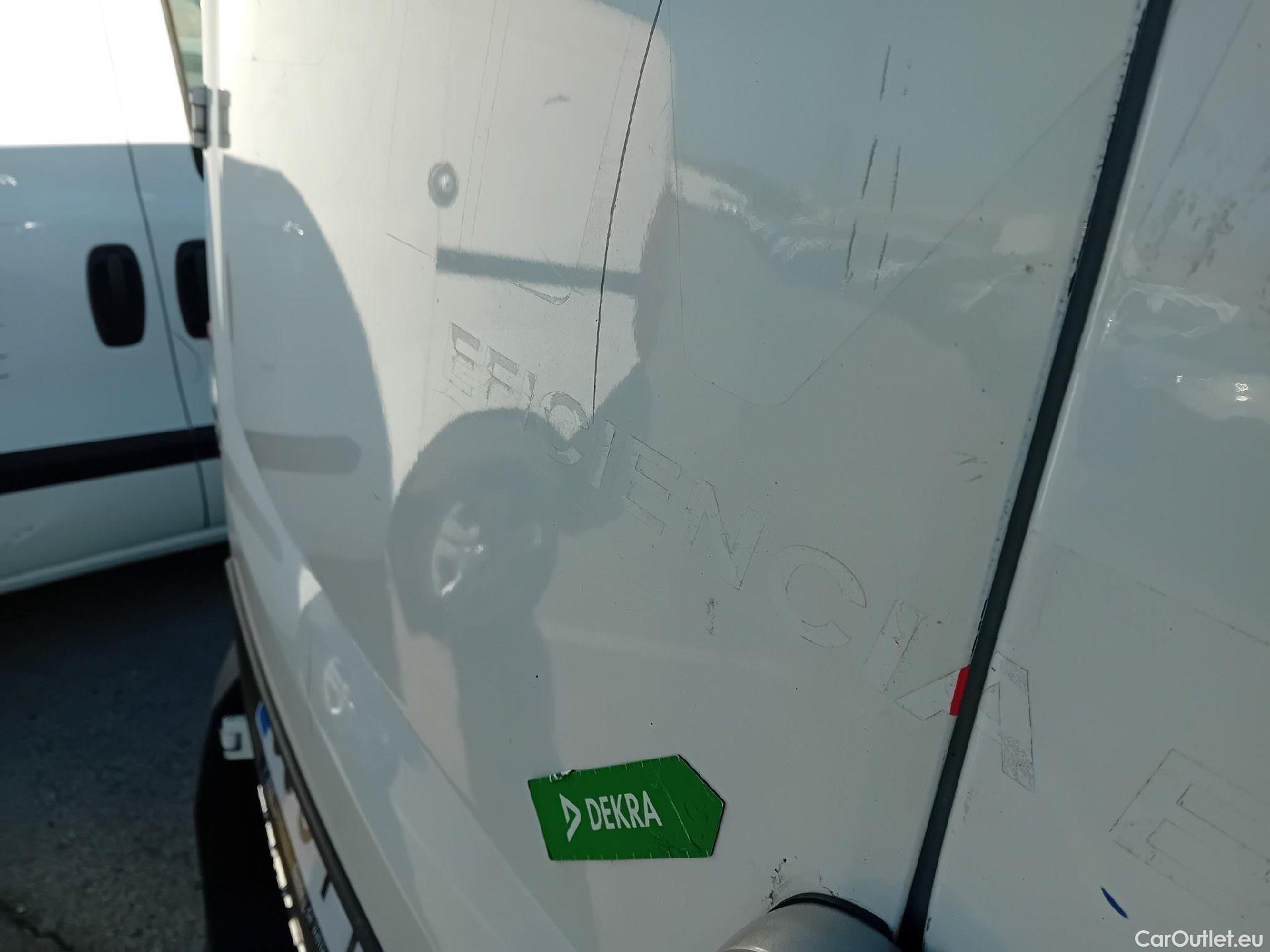  Fiat  Doblo FIAT Doblò Cargo/2015/4P/furgón derivado de turismo Cargo SX 1.3 Mjet 70 kW (95 CV) #26