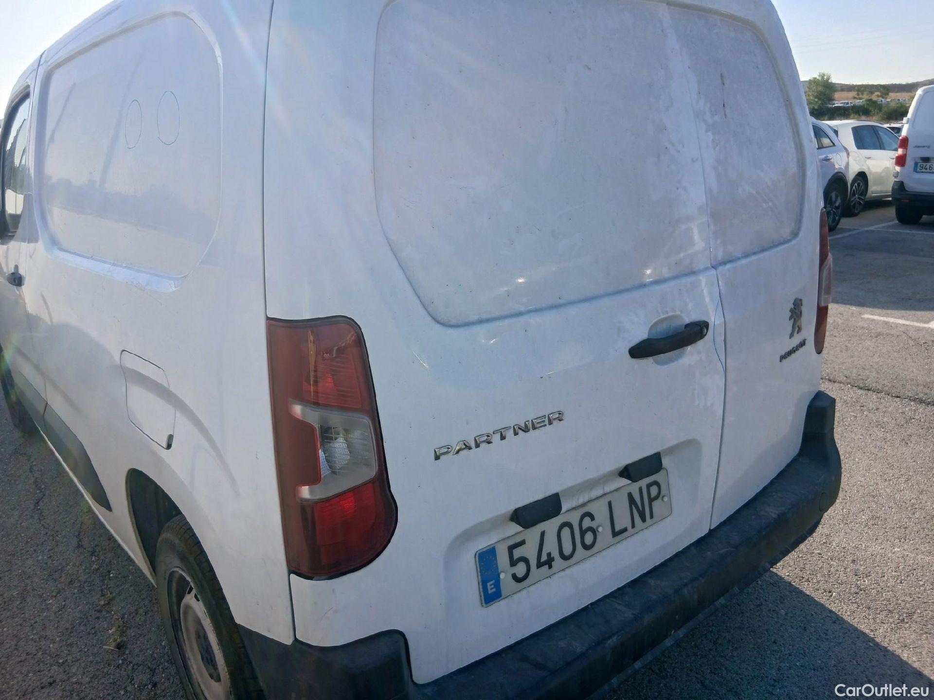  Peugeot  Partner PEUGEOT  / 2018 / 3P / furgón derivado de turismo Pro Standard 600kg BlueHDi 73kW (AC) #14