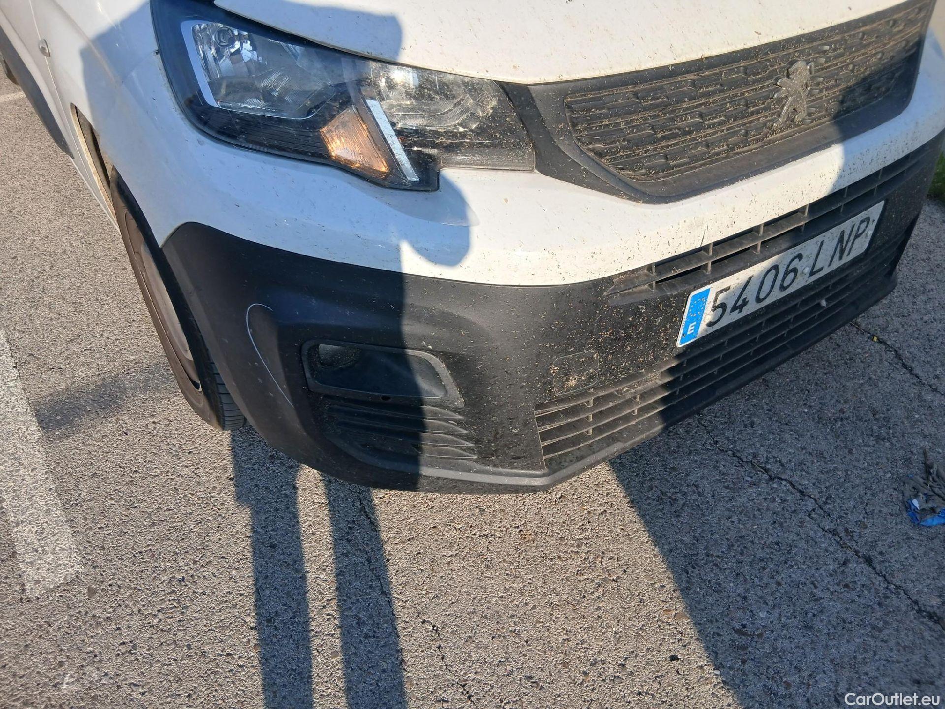  Peugeot  Partner PEUGEOT  / 2018 / 3P / furgón derivado de turismo Pro Standard 600kg BlueHDi 73kW (AC) #4