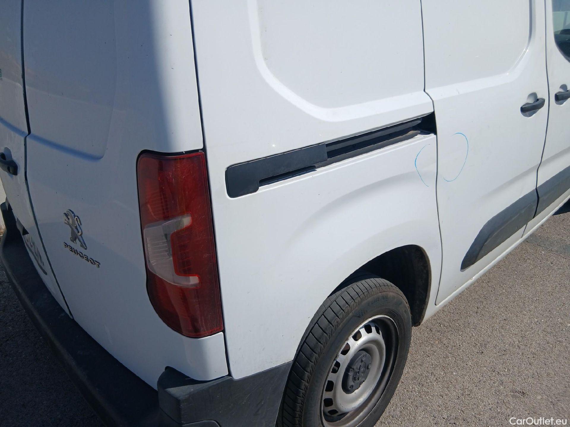  Peugeot  Partner PEUGEOT  / 2018 / 3P / furgón derivado de turismo Pro Standard 600kg BlueHDi 73kW (AC) #23