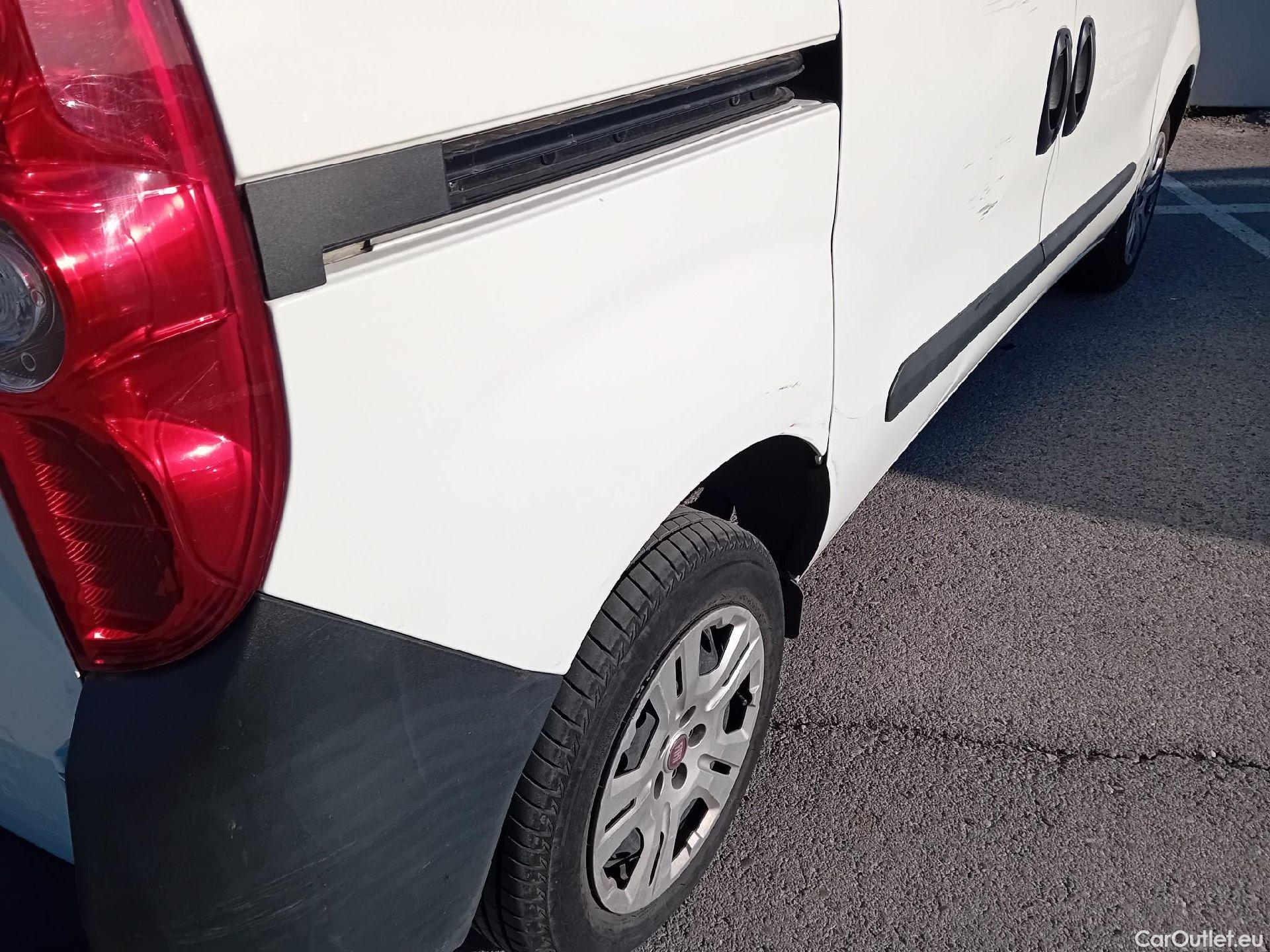  Fiat  Doblo FIAT Doblò Cargo/2015/4P/furgón derivado de turismo Cargo SX 1.3 Mjet 70 kW (95 CV) #41