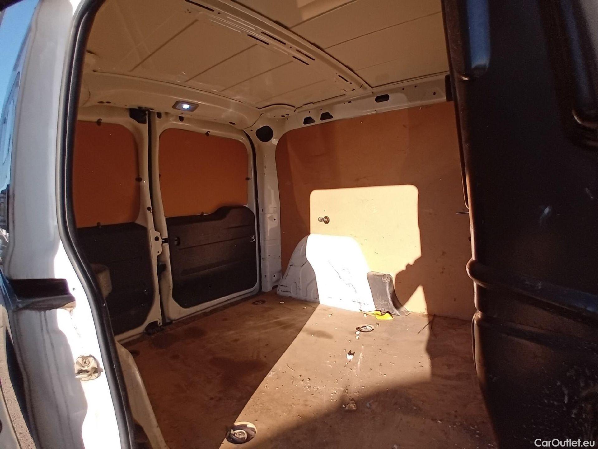  Fiat  Doblo FIAT Doblò Cargo/2015/4P/furgón derivado de turismo Cargo SX 1.3 Mjet 70 kW (95 CV) #11