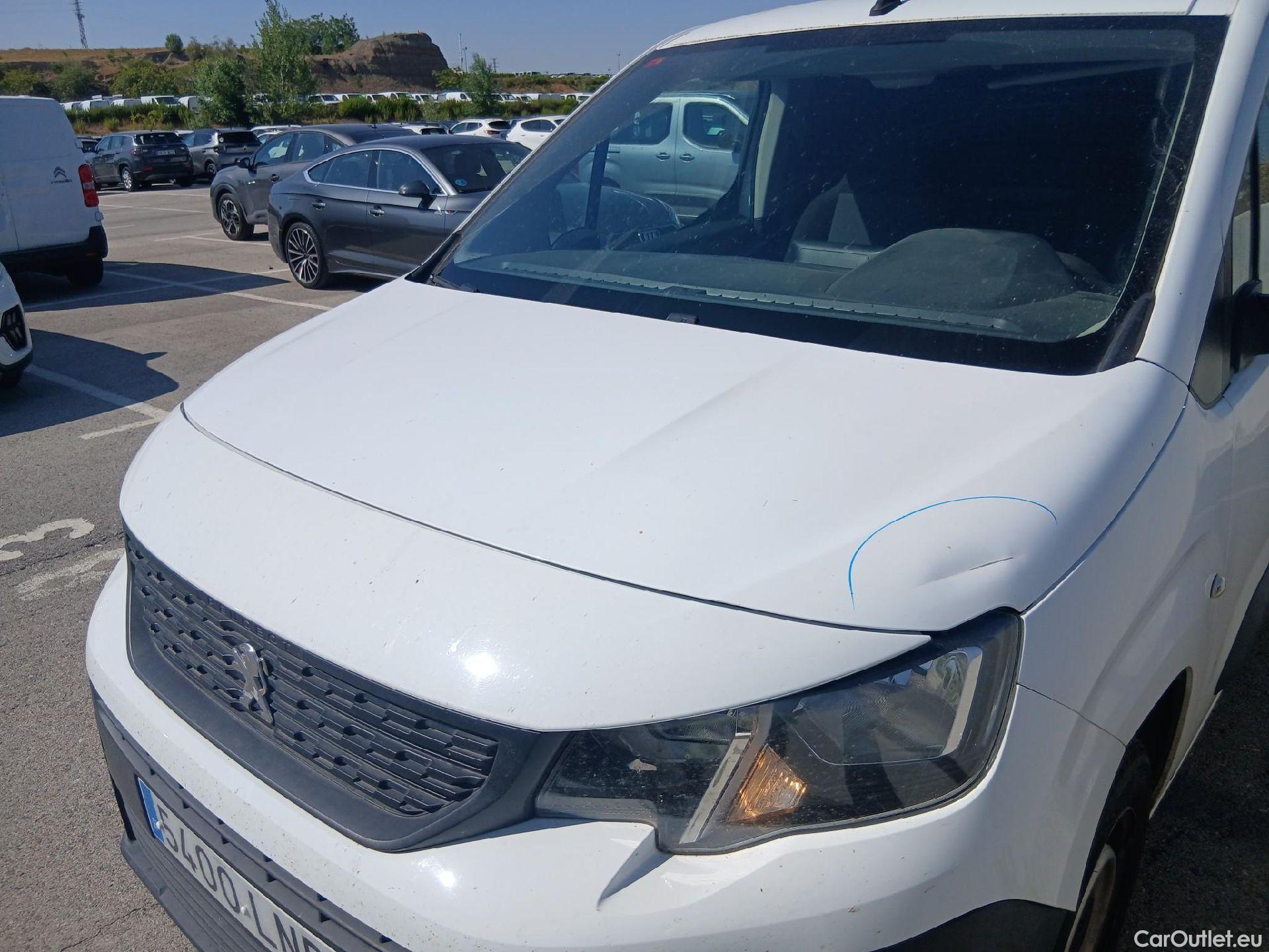  Peugeot  Partner PEUGEOT  / 2018 / 3P / furgón derivado de turismo Pro Standard 600kg BlueHDi 73kW (AC) #2