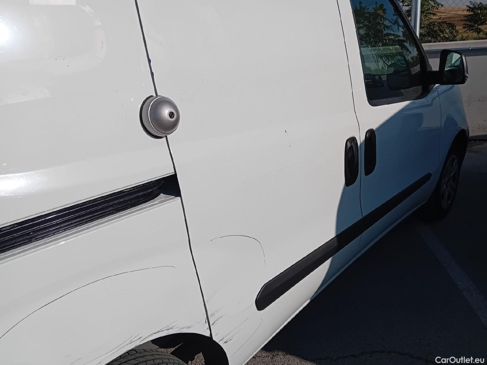  Fiat  Doblo FIAT Doblò Cargo/2015/4P/furgón derivado de turismo Cargo SX 1.3 Mjet 70 kW (95 CV) #35