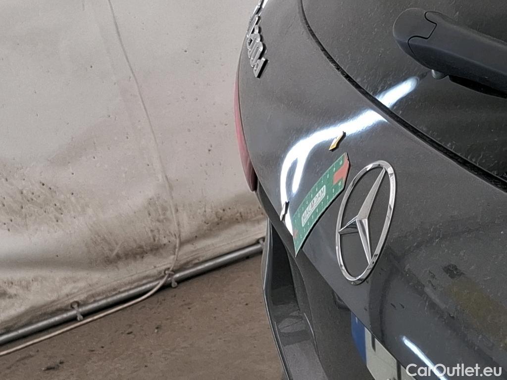  Mercedes  GLA MERCEDES-BENZ  / 2020 / 5P / SUV 2.0  200 D PROGRESSIVE LINE DCT #32