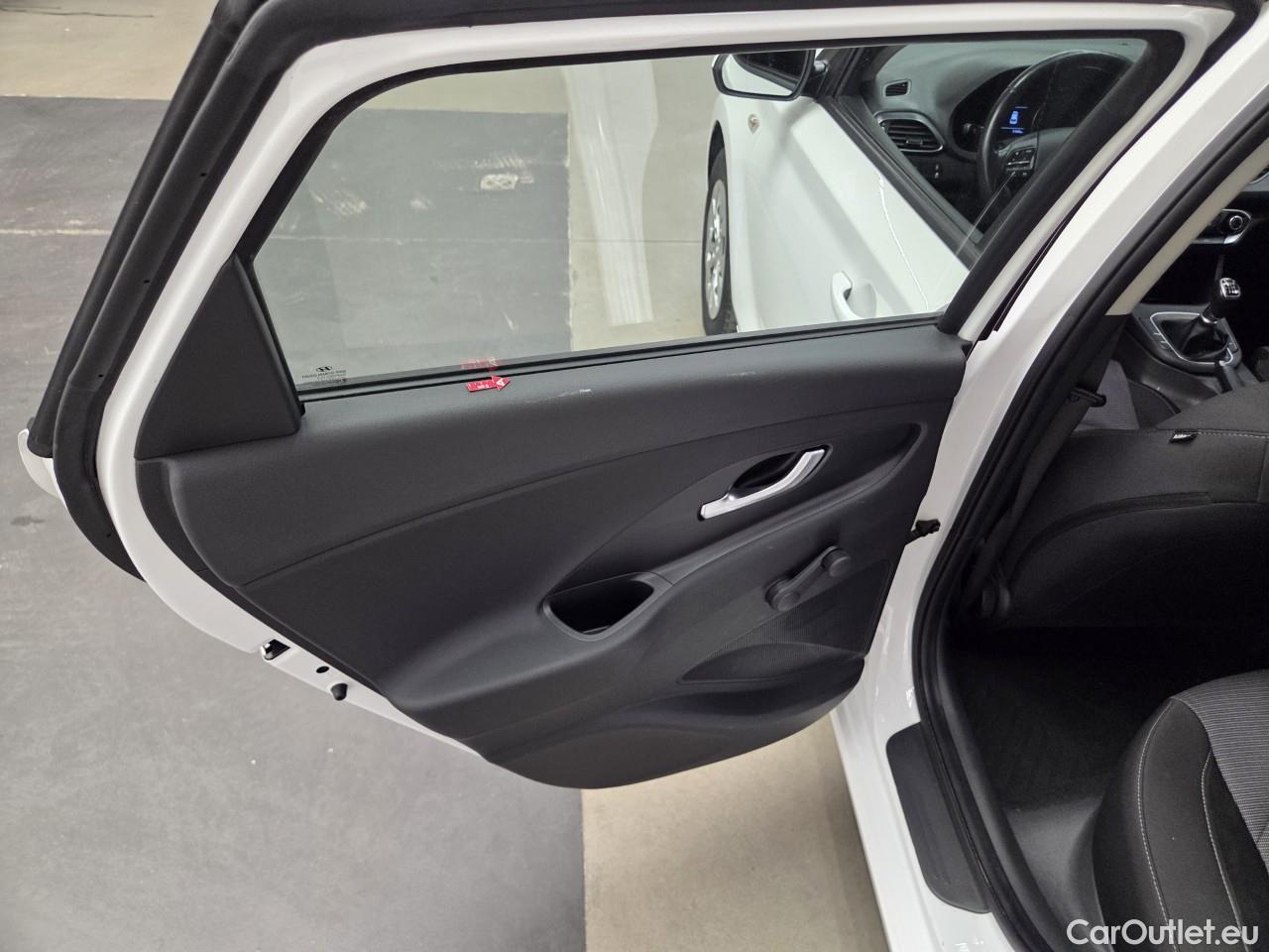 Hyundai  i30 1.5 110CP Comfort #32