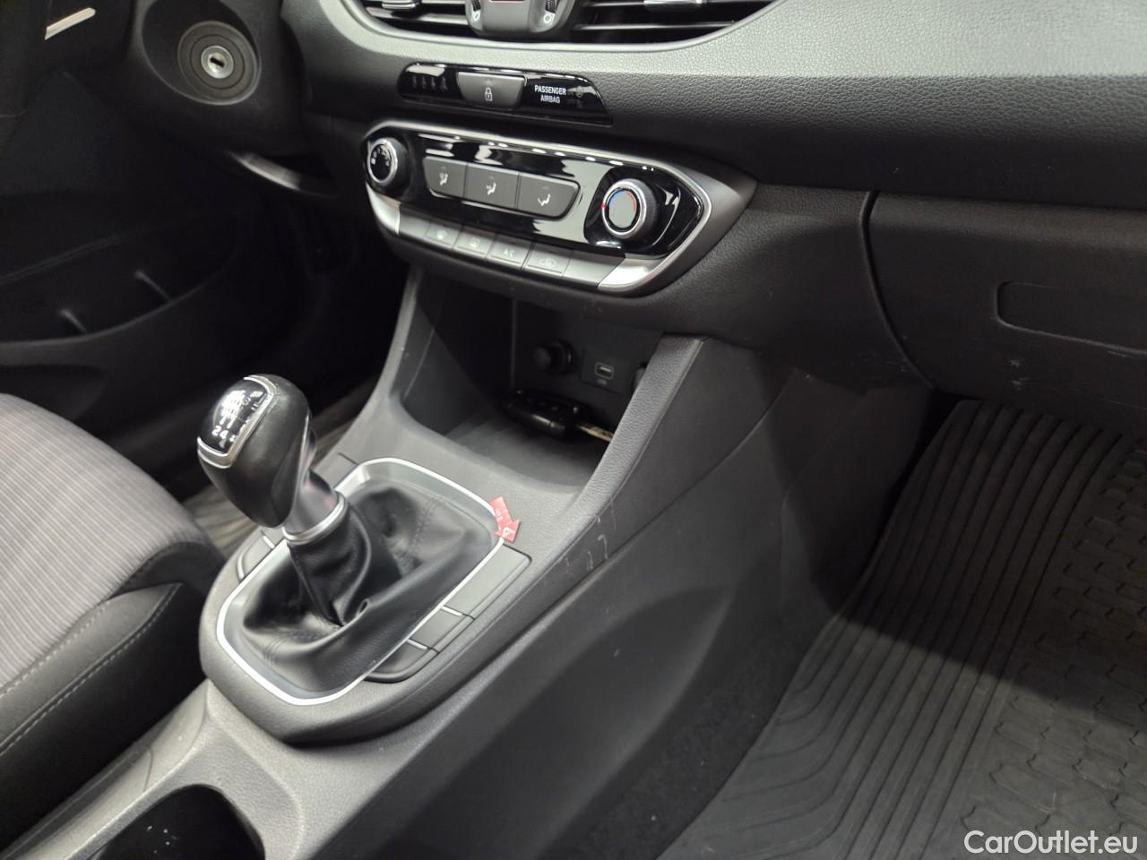  Hyundai  i30 1.5 110CP Comfort #25