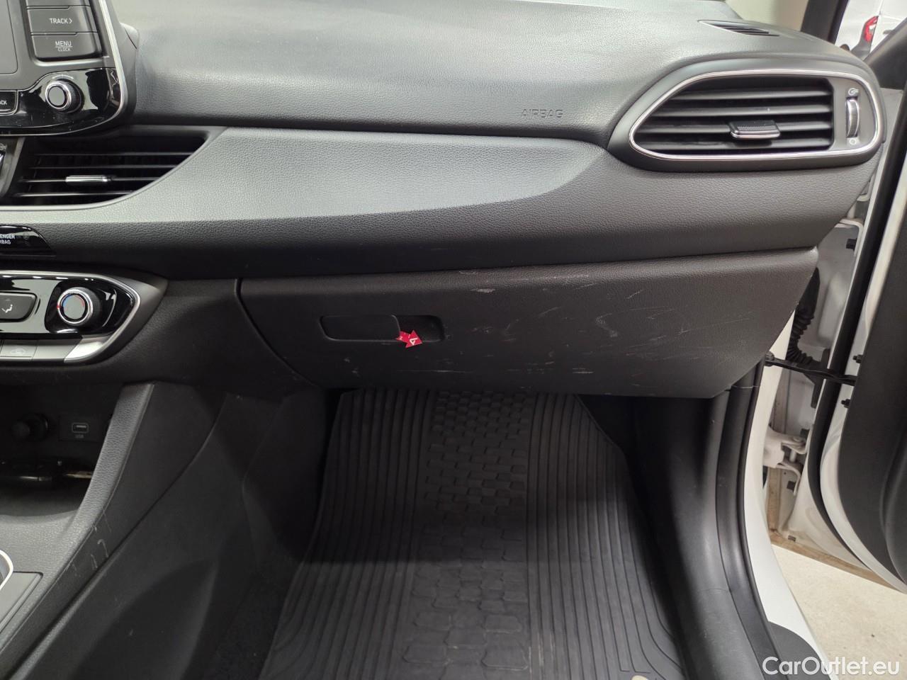  Hyundai  i30 1.5 110CP Comfort #24