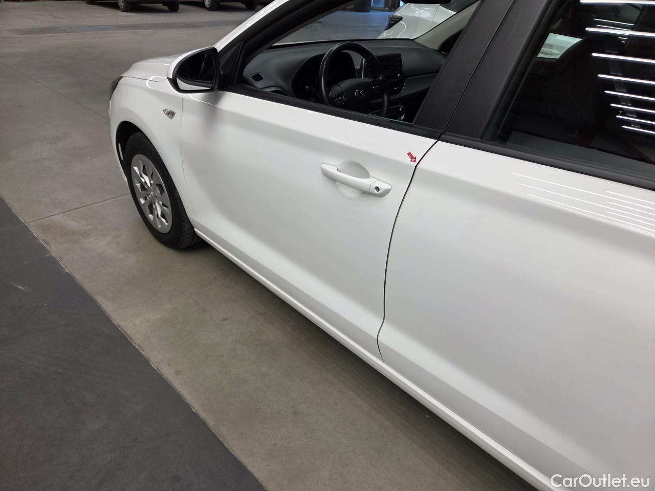  Hyundai  i30 1.5 110CP Comfort #2