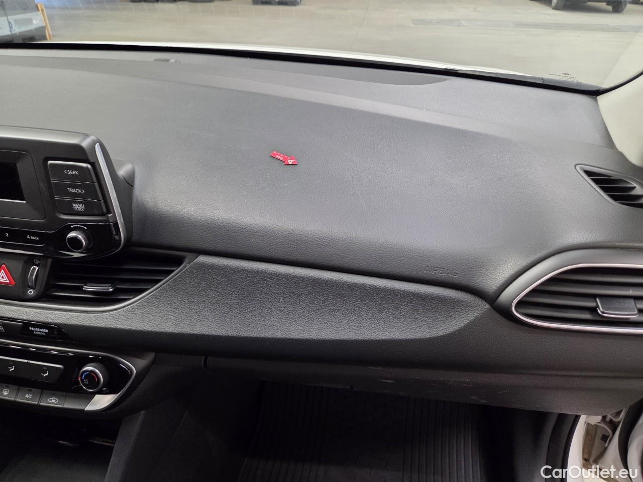  Hyundai  i30 1.5 110CP Comfort #22