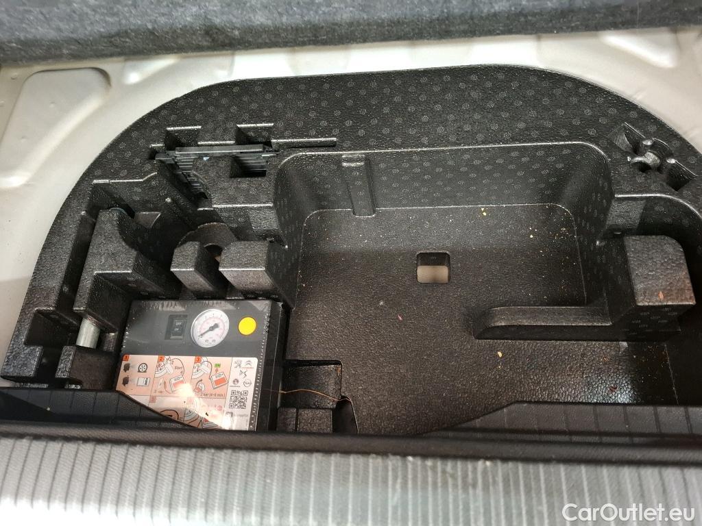  Peugeot  2008  (e-) Active Pack 50kWh BVA #19