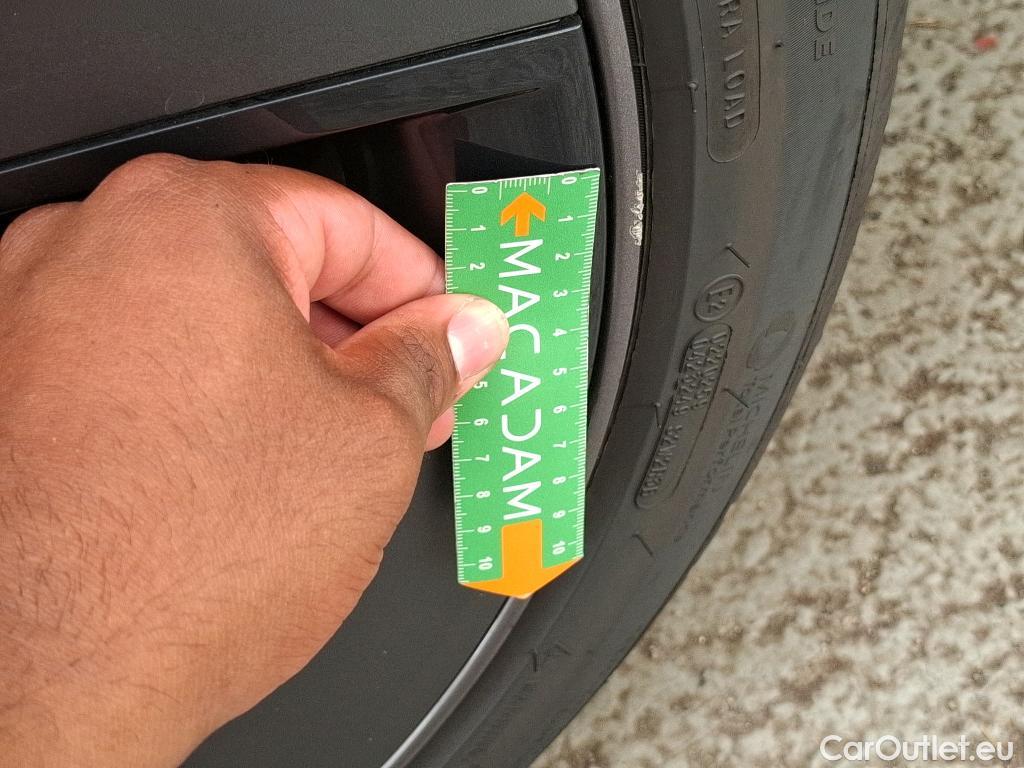  Tesla  Model 3 TESLA  / 2018 / 4P / Berline Autonomie Standard Plus RWD #43