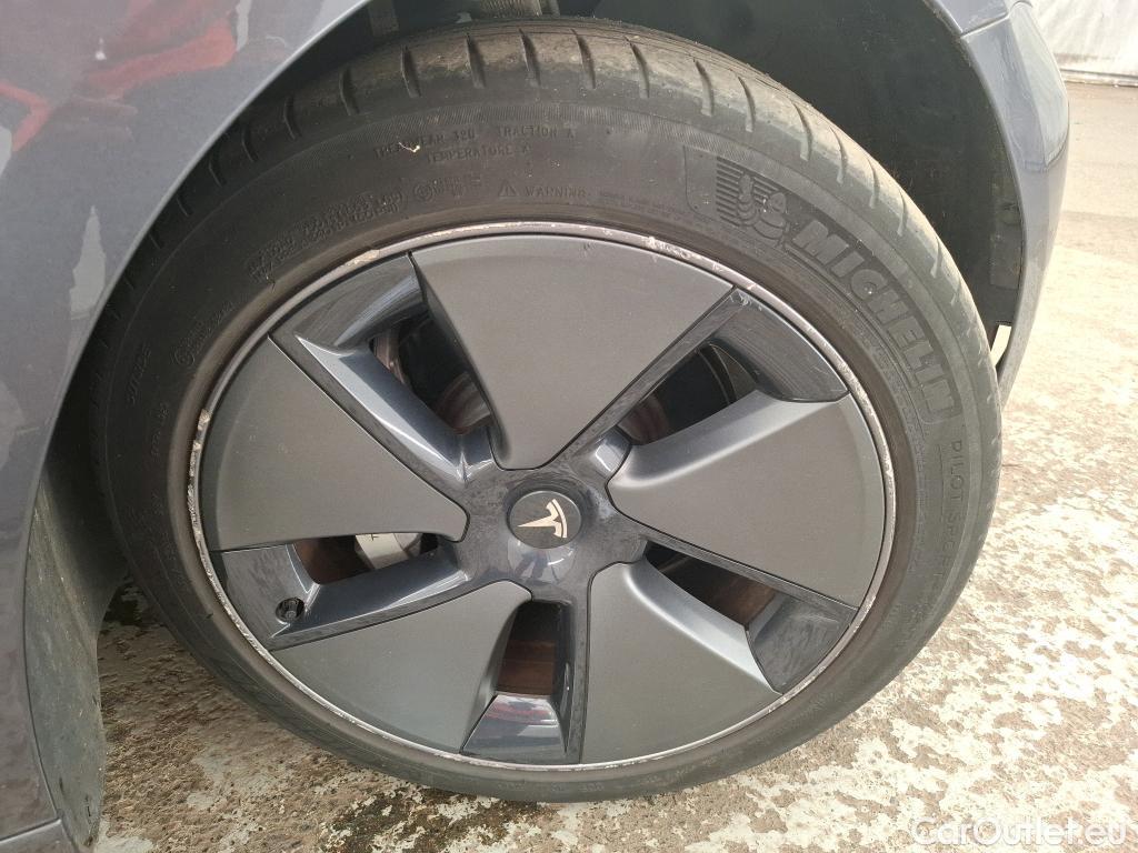  Tesla  Model 3 TESLA  / 2018 / 4P / Berline Autonomie Standard Plus RWD #32