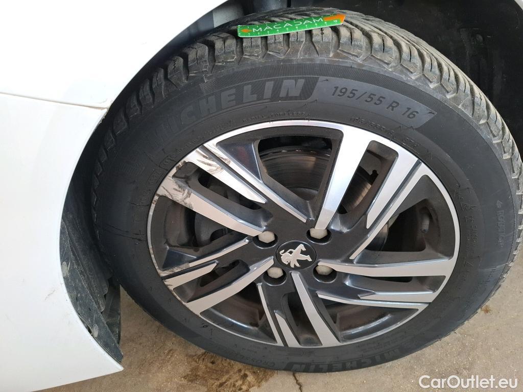  Peugeot  208  Allure Business 1.2 PureTech 100CV BVM6 E6d #1