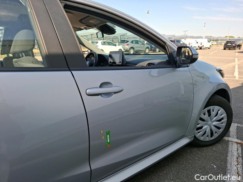  Toyota  Yaris TOYOTA  Hybride / 2019 / 5P / Berline Hybride 116h Dynamic Business Beyond Zer #34