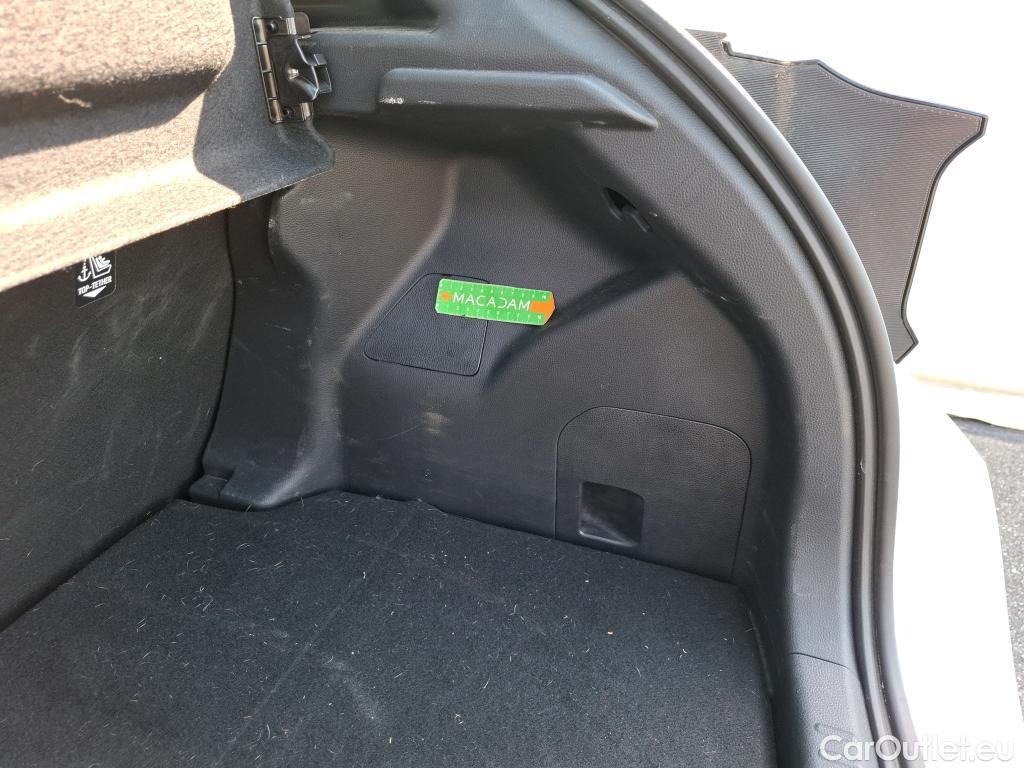  Toyota  Yaris TOYOTA  Hybride / 2019 / 5P / Berline Hybride 116h Dynamic Business Beyond Zer #38