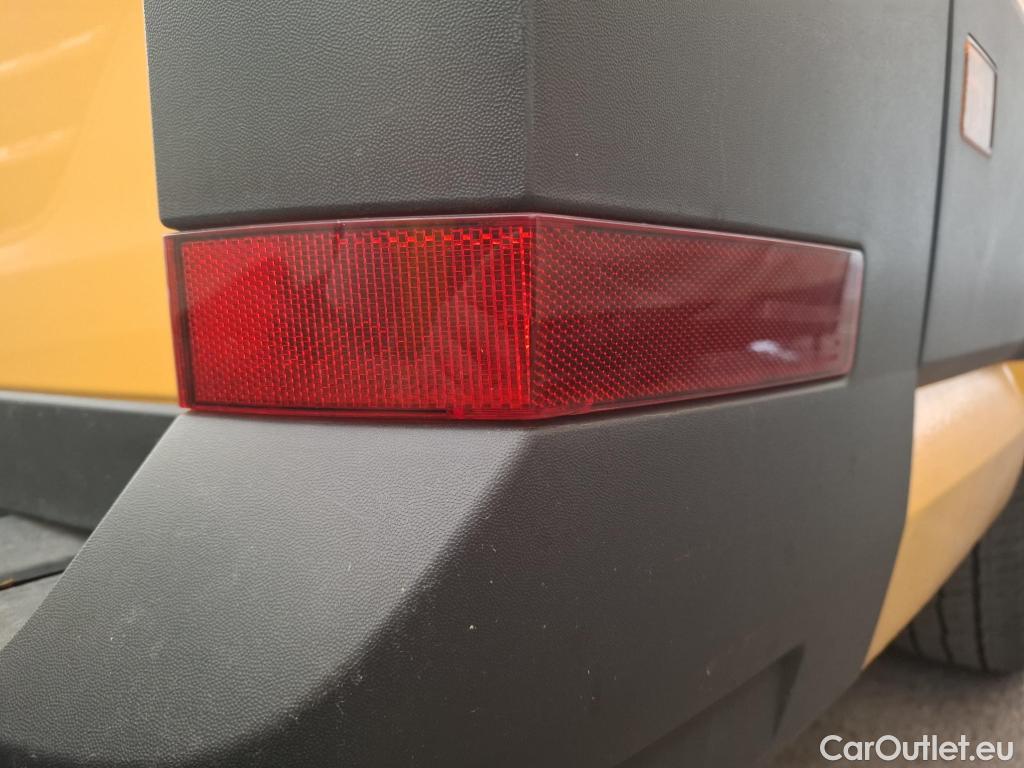 Volkswagen  Crafter  Fourgon Fourgon 35 mittlerer Radstand mit Hochdach FWD 2.0 #35