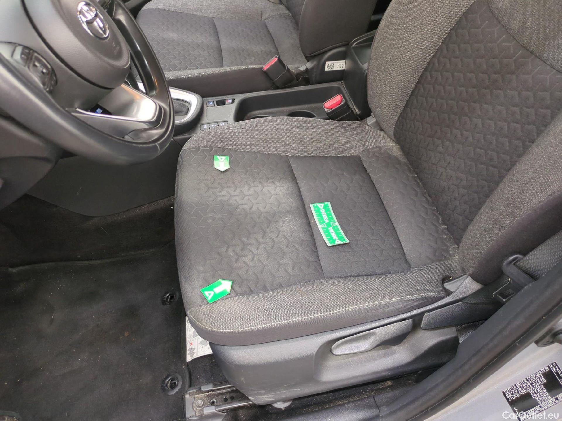  Toyota  Yaris Cross TOYOTA  Hybride / 2021 / 5P / SUV 1.5 HYBRID 116H DYNAMIC BUSINESS BEYOND #1