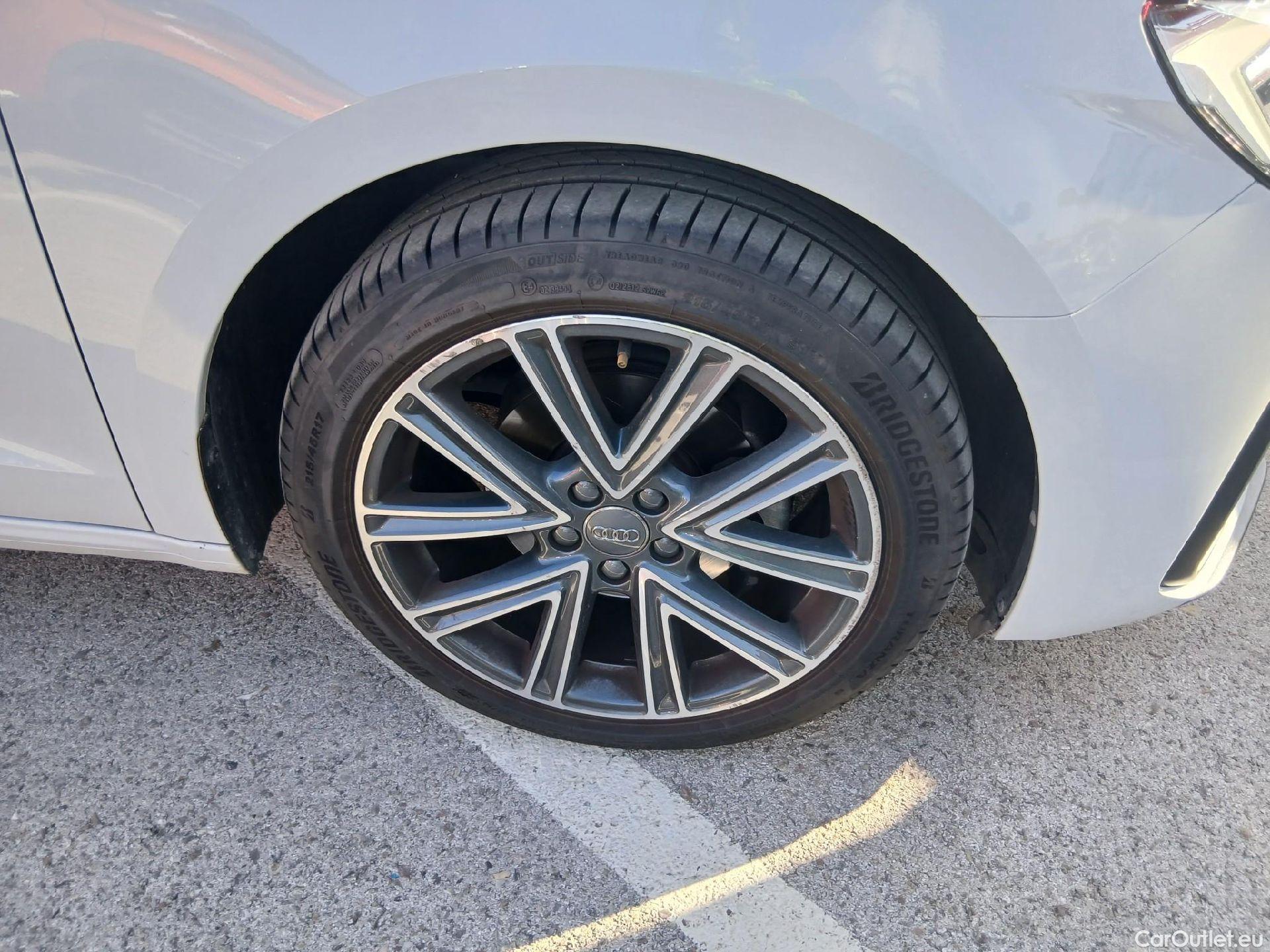  Audi  A1 Sportback AUDI A1 / 2018 / 5P / berlina con portón Sportback Advanced 30 TFSI 85kW S tronic #24