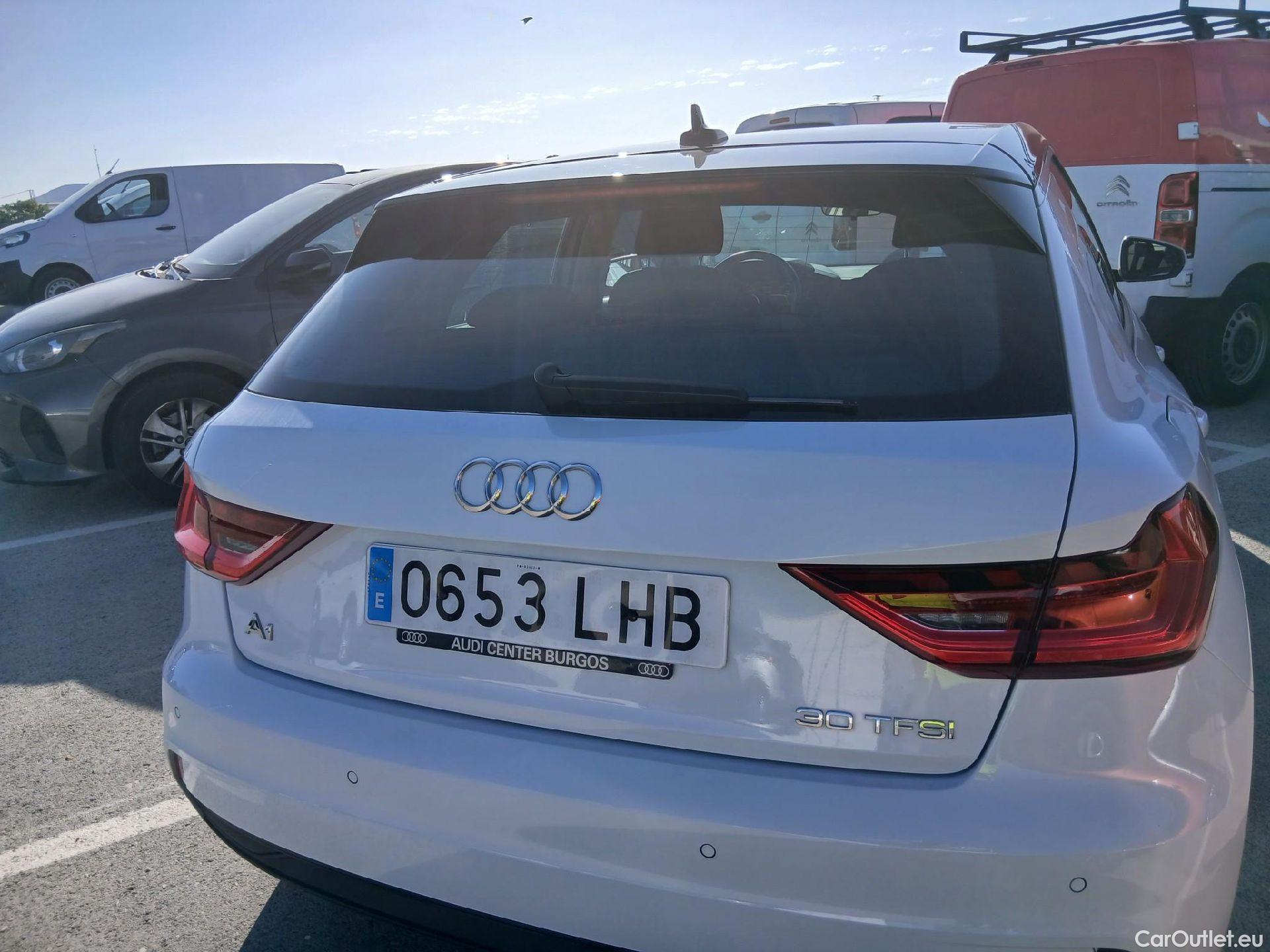  Audi  A1 Sportback AUDI A1 / 2018 / 5P / berlina con portón Sportback Advanced 30 TFSI 85kW S tronic #15
