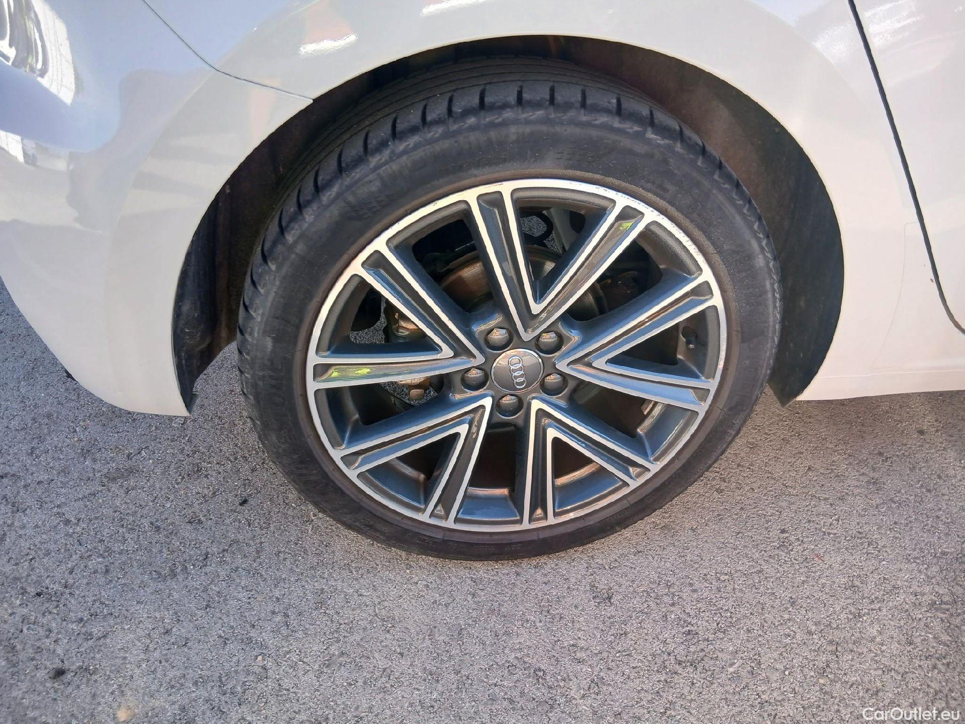  Audi  A1 Sportback AUDI A1 / 2018 / 5P / berlina con portón Sportback Advanced 30 TFSI 85kW S tronic #17