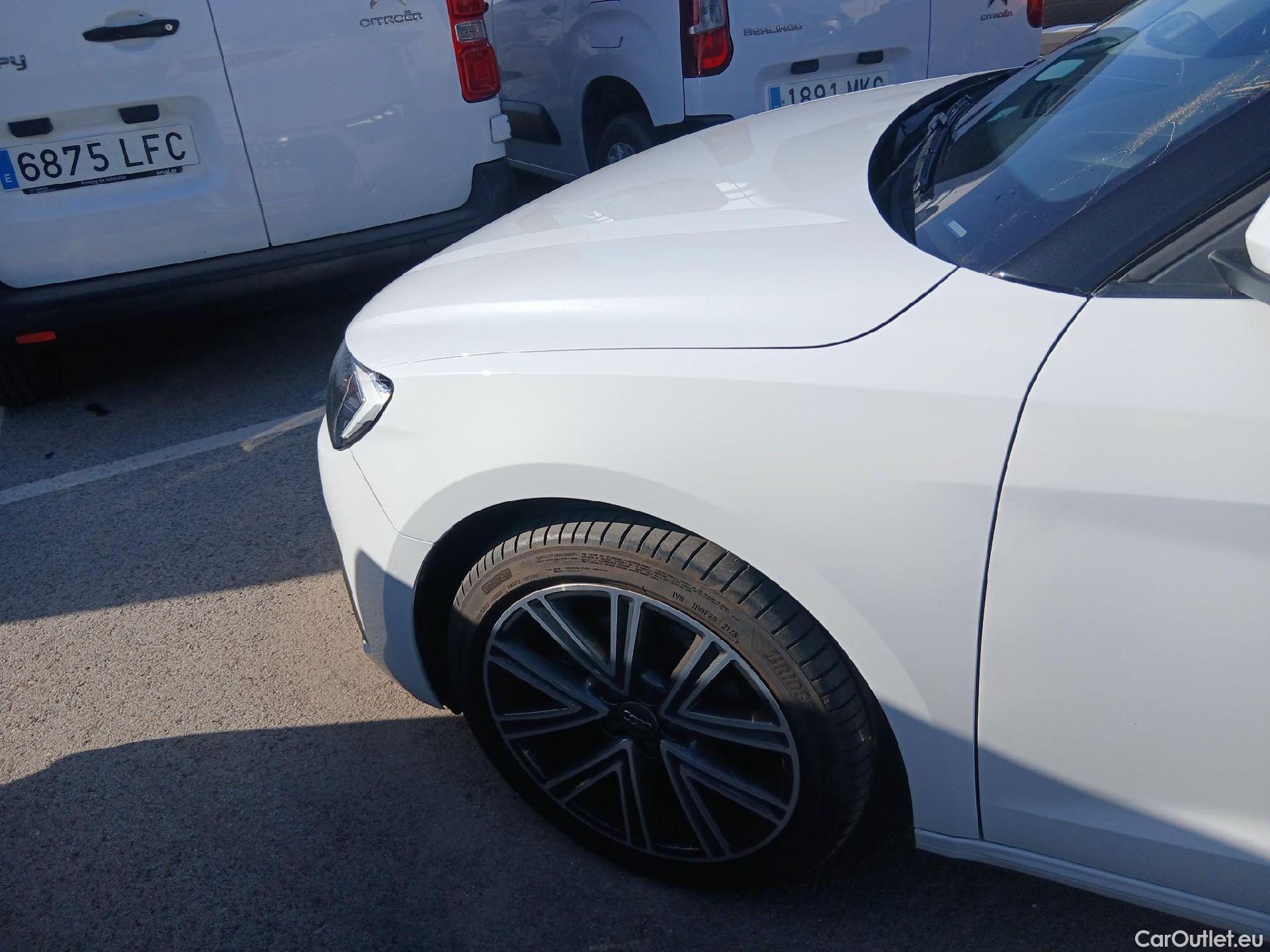  Audi  A1 Sportback AUDI A1 / 2018 / 5P / berlina con portón Sportback Advanced 30 TFSI 85kW S tronic #10