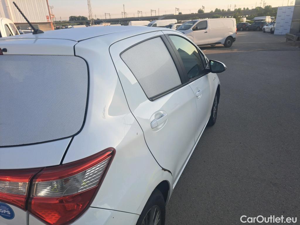  Toyota  Yaris TOYOTA  / 2017 / 5P / berlina con portón 1.5 100H Active #42