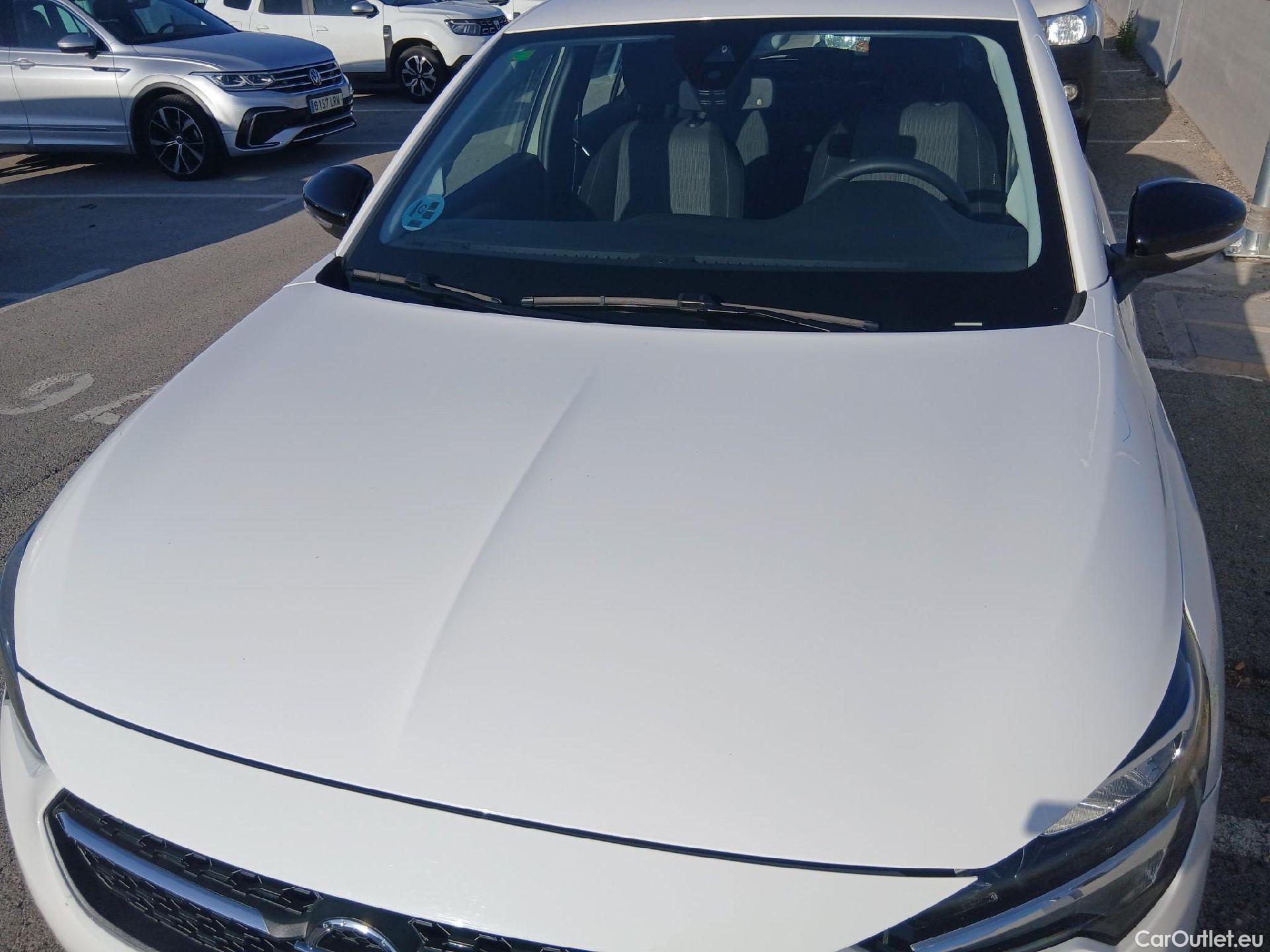  Opel  Corsa OPEL  / 2019 / 5P / berlina con portón 1.2T XHL 74kW (100CV) Edition (AC) #4