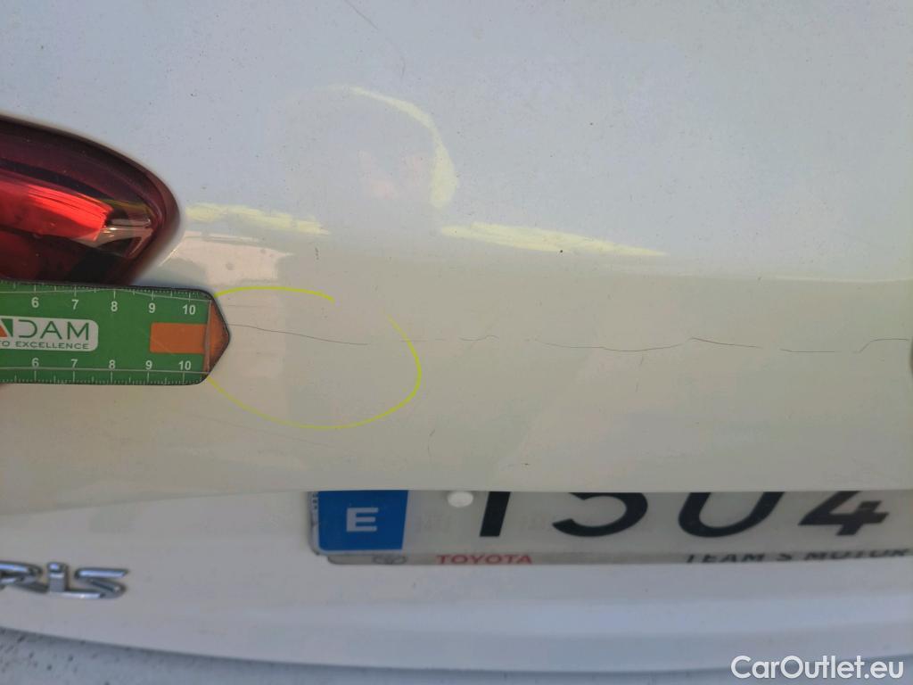  Toyota  Yaris TOYOTA  / 2017 / 5P / berlina con portón 1.5 100H Active #18