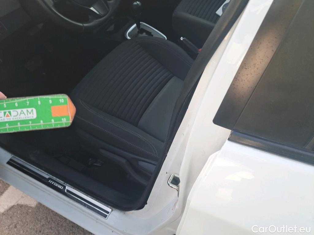  Toyota  Yaris TOYOTA  / 2017 / 5P / berlina con portón 1.5 100H Active #19