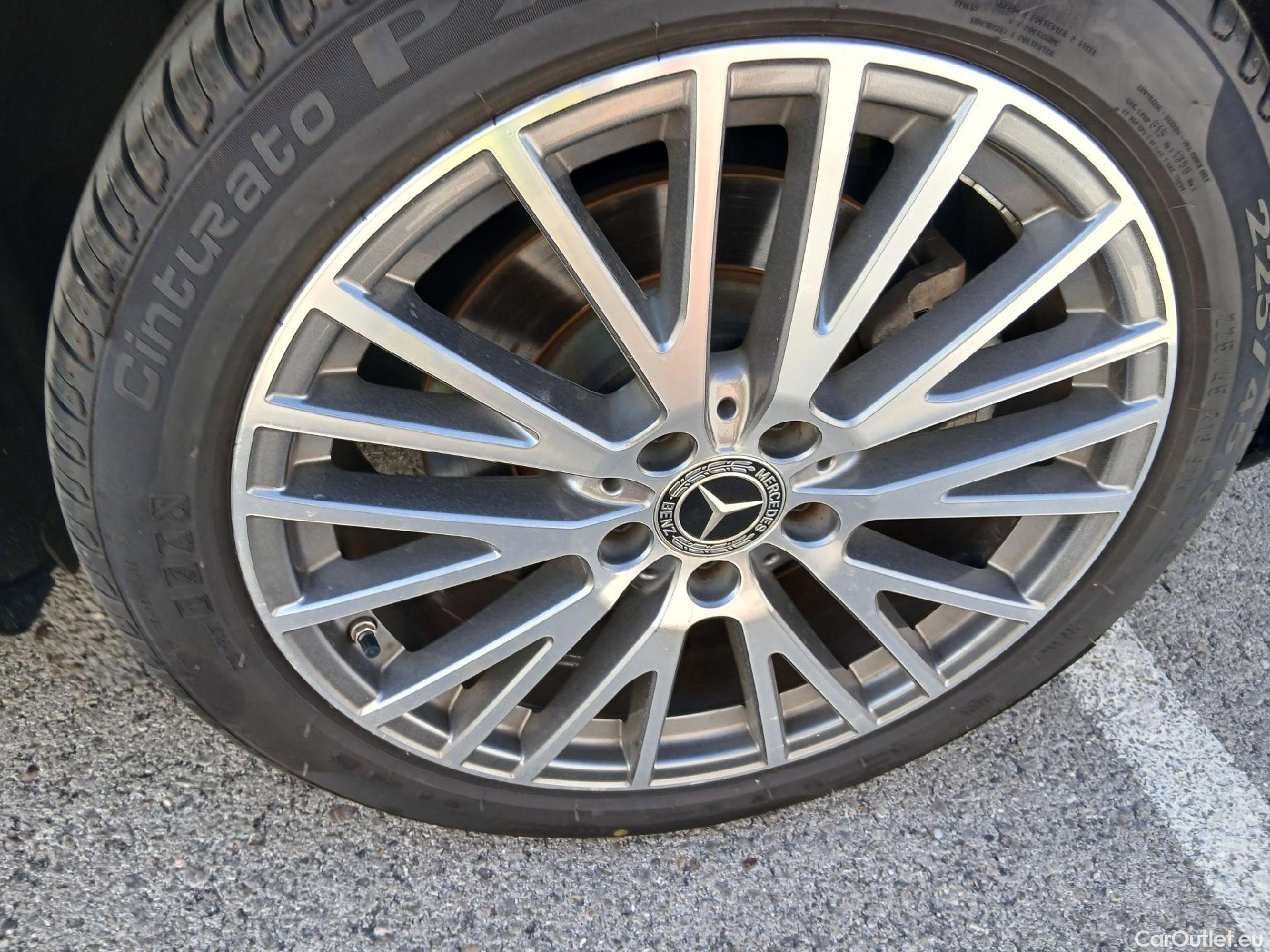  Mercedes  CLA-Klasse MERCEDES-BENZ CLA / 2019 / 4P / coupé CLA 250 e #13